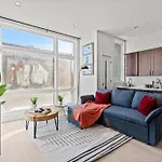 1Br Near Metro - Walk To Met & Food - Free Parking