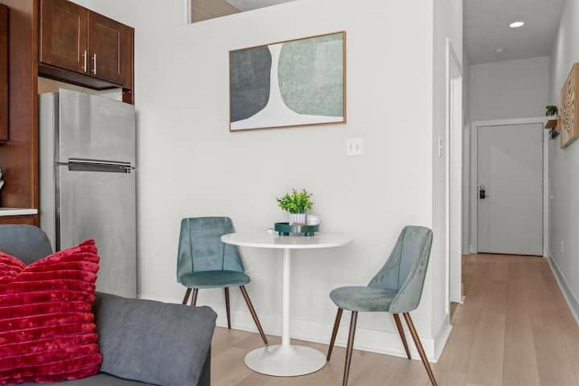 Apartment 1br Near Metro - Walk To Met & Food - Free Parking *