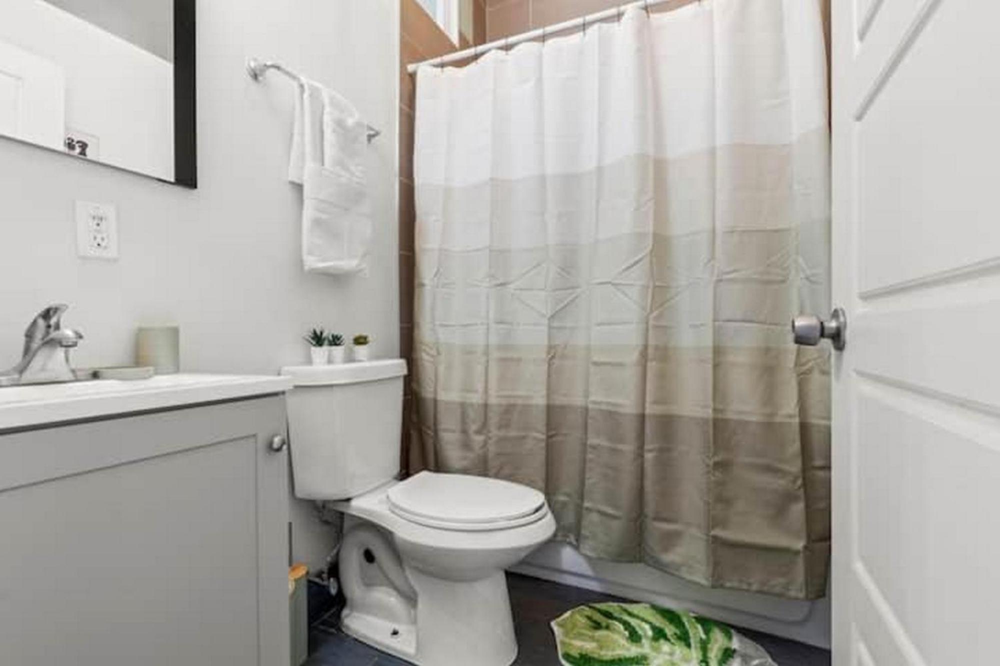 1br Near Metro - Walk To Met & Food - Free Parking